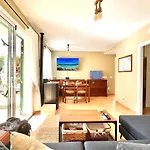 酒店 La Buganvilla - Heating - Large Private Garden - Free Parking - Fast Wifi *