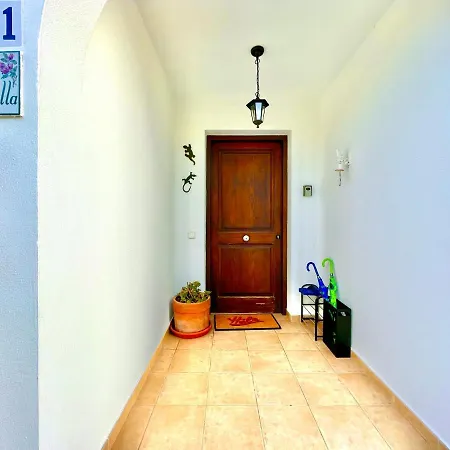 La Buganvilla - Heating - Large Private Garden - Free Parking - Fast Wifi *