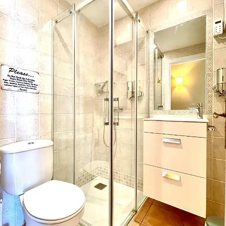 La Buganvilla - Heating - Large Private Garden - Free Parking - Fast Wifi *