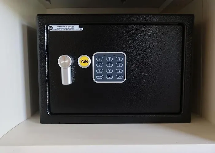 Hotel La Buganvilla - Heating - Large Private Garden - Free Parking - Fast Wifi Punta Grossa