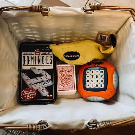 La Buganvilla - Heating - Large Private Garden - Free Parking - Fast Wifi Hotel *