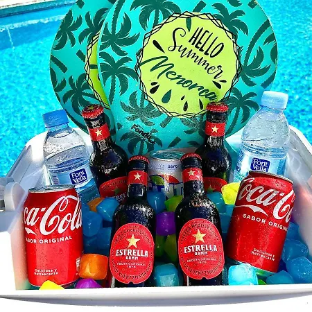 Отель La Buganvilla - Heating - Large Private Garden - Free Parking - Fast Wifi Пунта-Гросса