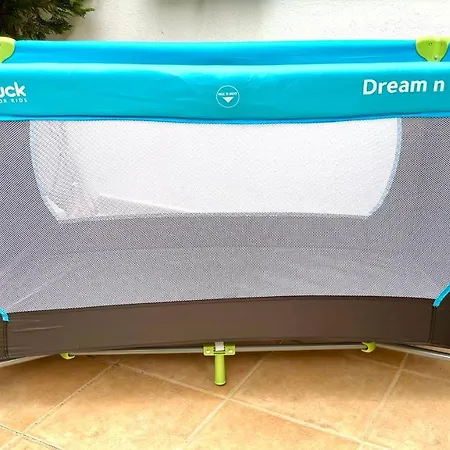 La Buganvilla - Heating - Large Private Garden - Free Parking - Fast Wifi Hotel