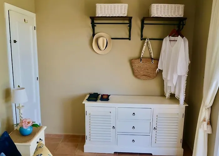 La Buganvilla - Heating - Large Private Garden - Free Parking - Fast Wifi