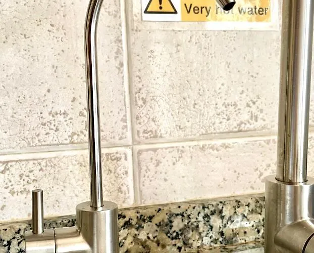 Hotel La Buganvilla - Heating - Large Private Garden - Free Parking - Fast Wifi Punta Grossa