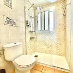 La Buganvilla - Heating - Large Private Garden - Free Parking - Fast Wifi Hotel *