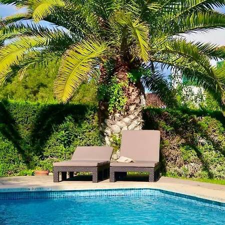 Ξενοδοχείο La Buganvilla - Heating - Large Private Garden - Free Parking - Fast Wifi